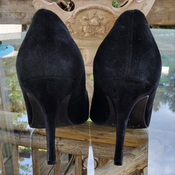 Nine West size 8.5 black suede pumps - Picture 4 of 7